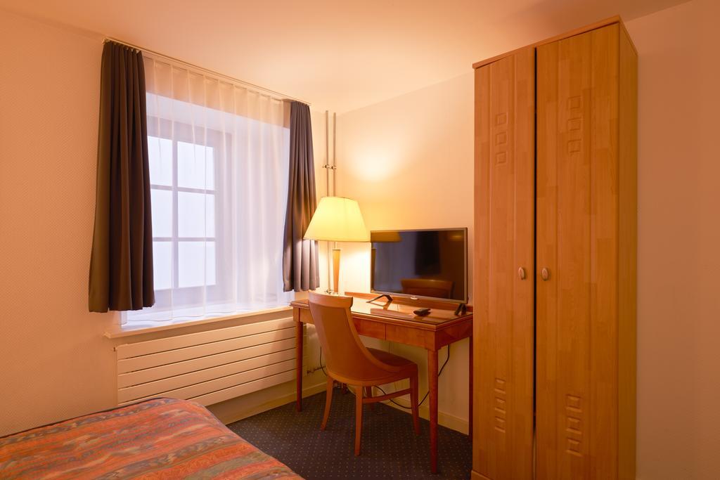 Hotel Hine Adon フリブール エクステリア 写真